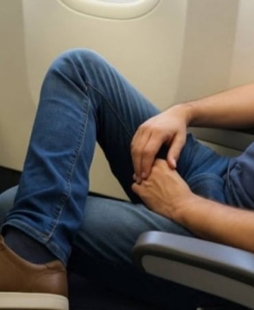 1837523-ucakta-bacak-bacak-ustune-atan-yandi-68a82a03a3067