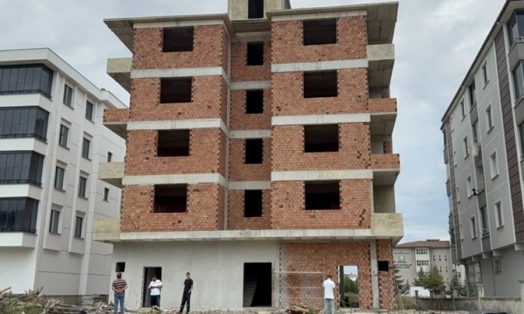 1838346-kayip-kiz-cocugu-insaatta-olu-bulundu-68ac4c852bd82