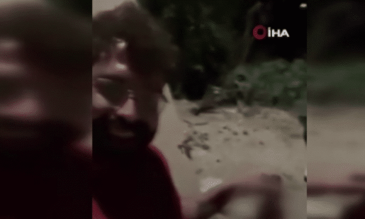 1839080-tepki-ceken-goruntu-sosyal-medyada-da-paylastilar-kopege-alkol-icirdi-68aef02d0ed02