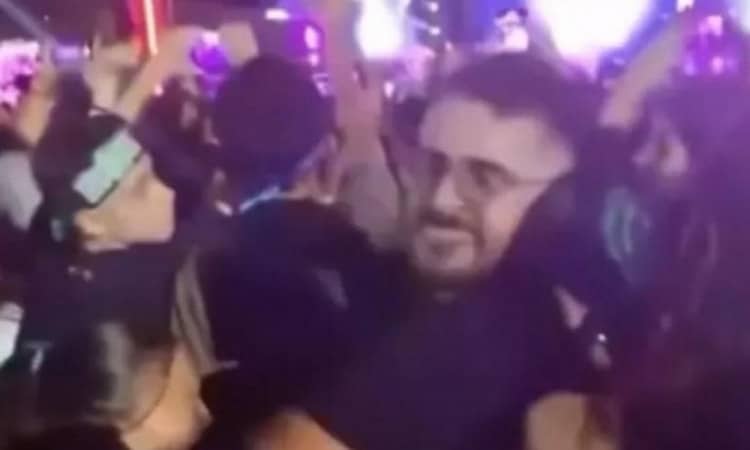 1839966-manifest-konserinde-olay-cikti-tokatli-kavga-68b292d1e66dc