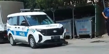 GEMLİK'TE KOVALAMACADA POLİS ARACINA ÇARPTI