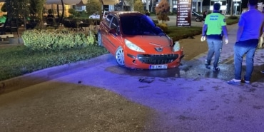 BURSA'DA KONTROLDEN ÇIKAN OTOMOBİL TAKLA ATTI: 1 YARALI
