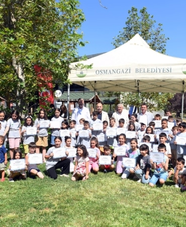 OSMANGAZİ'DE 8 BİN 24 ÇOCUK YÜZME KEYFİ YAŞADI BAŞKAN AYDIN: "SPOR, ÇOCUKLARIMIZIN GELECEĞİNE YAPILAN EN DEĞERLİ YATIRIM"