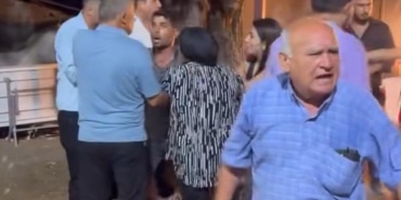 adanada-dugunde-silahli-kavga-damadin-anneannesi-pompali-tufekle-olduruldu-pq9q (1)