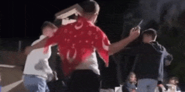 asker-eglencesinde-silahlar-ateslendi