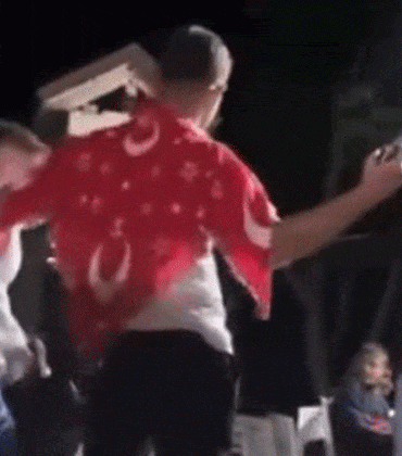 asker-eglencesinde-silahlar-ateslendi