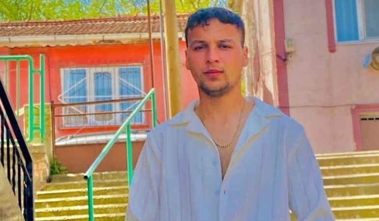 kocaelide-19-yasindaki-genc-kuzeni-tarafindan-gogsunden-bicaklanarak-olduruldu-sr1o (1)