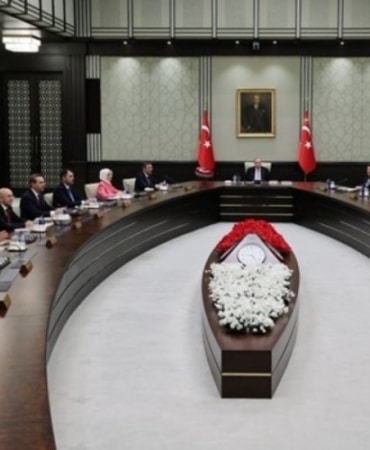 1842213-kabine-bugun-toplaniyor-68be69645bfe8