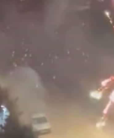 196958-bursa-da-aractan-atilan-havai-fisek-yangina-yol-acti-68c735e479330