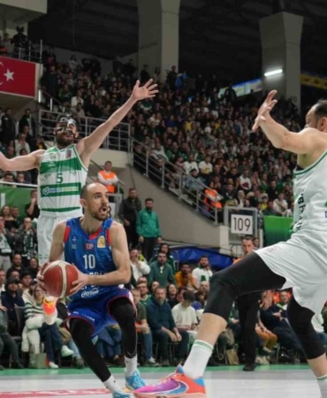 TÜRKİYE SİGORTA BASKETBOL SÜPER LİGİ: BURSASPOR: 73 - A. EFES: 83