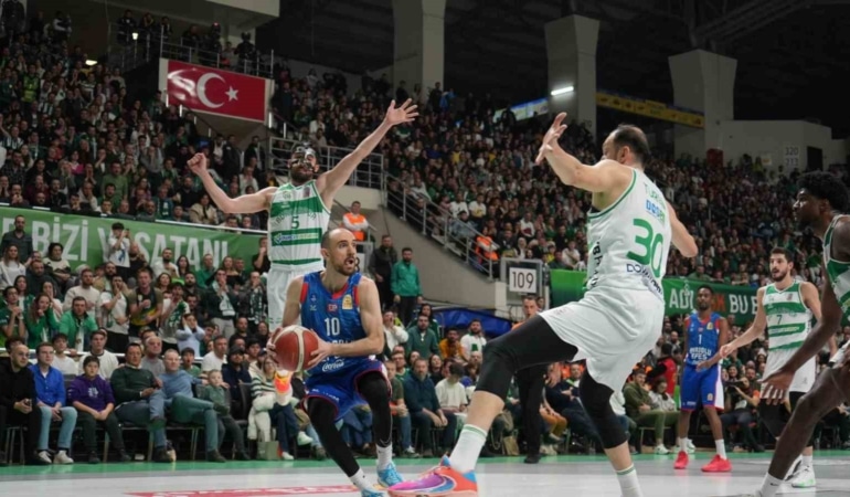 TÜRKİYE SİGORTA BASKETBOL SÜPER LİGİ: BURSASPOR: 73 - A. EFES: 83