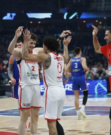A MİLLİ ERKEK BASKETBOL TAKIMI GRUBU NAMAĞLUP LİDER TAMAMLADI 2025 AVRUPA ŞAMPİYONASI: TÜRKİYE: 95 - SIRBİSTAN: 90