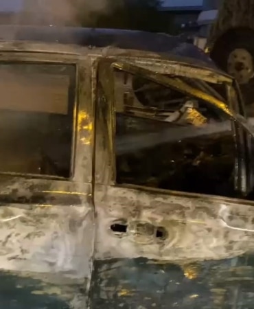BURSA'DA TRAKTÖRE ÇARPIP YANAN OTOMOBİLDEKİ ANNE-KIZ YARALANDI