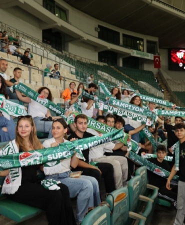BÜYÜKŞEHİR İLE GENÇLERE BURSASPOR SEVGİSİ AŞILANIYOR