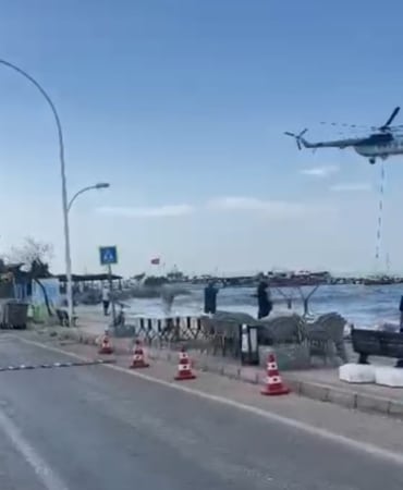 DEVLETİN TÜM KURUMLARI BURSA YANGINI İÇİN SEFERBER OLDU ORMAN HELİKOPTERLERİNE ASKERİ HELİKOPTERLER DE DESTEK VERİYOR, YANGIN SÖNDÜRME ÇALIŞMASINA 6 HELİKOPTER VE 2 UÇAK İLE ONLARCA PERSONEL KATILIYOR VALİLİK YANGINA 8 DAKİKA İÇERİSİNDE MÜDAHALE EDİLDİĞİNİ AÇIKLADI