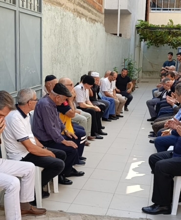 ŞEHİT ATEŞİ BURSA'YA DÜŞTÜ İZMİR'DEKİ SİLAHLI SALDIRIDA ŞEHİT DÜŞEN 1.SINIF EMNİYET MÜDÜRÜ MUHSİN AYDEMİR'İN ŞEHADET HABERİ BURSA'DAKİ AİLESİNİ YASA BOĞDU