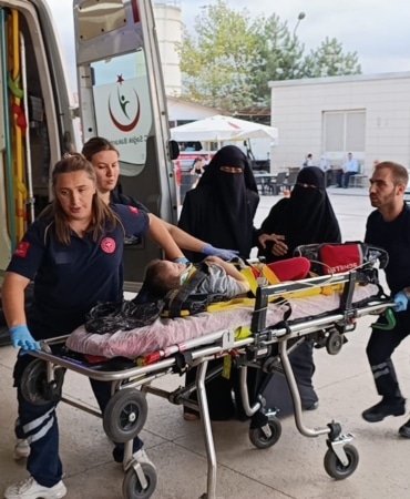 BURSA'DA 3. KATTAN DÜŞEN ÇOCUK AĞIR YARALANDI