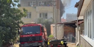 YANGINDA BALKONDA MAHSUR KALAN YAŞLI KADIN KURTARILDI
