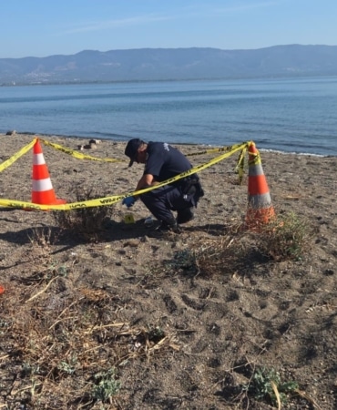 İZNİK GÖLÜ KIYISINDA EL BOMBASI PANİĞİ