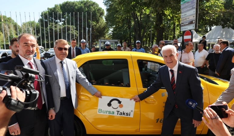 TÜRKİYE'YE ÖNCÜ 'BURSA TAKSİ' YOLLARDA TAMAMEN YERLİ YAZILIMLA GELİŞTİRİLEN 'BURSA TAKSİ' İLE VATANDAŞLAR KENDİ MAHALLELERİNDEKİ TAKSİLERE DAHA KOLAY VE   GÜVENLE ULAŞABİLİYOR YERLİ, GÜVENLİ VE EKONOMİK 'BURSA TAKSİ' İLE KENTTE KENTLİ DE KAZANACAK