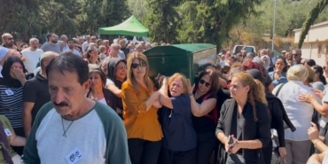 ANKARA'DA 5 YAŞINDAKİ KIZININ GÖZÜ ÖNÜNDE ÖLDÜRÜLEN BAŞAK GÜRKAN ARSLAN TOPRAĞA VERİLDİ, TABUTUNU KADINLAR TAŞIDI