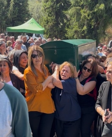 ANKARA'DA 5 YAŞINDAKİ KIZININ GÖZÜ ÖNÜNDE ÖLDÜRÜLEN BAŞAK GÜRKAN ARSLAN TOPRAĞA VERİLDİ, TABUTUNU KADINLAR TAŞIDI
