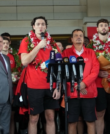 CEDİ OSMAN: "ÜLKEMİZE MADALYA GETİRDİĞİMİZ İÇİN ÇOK MUTLUYUZ" ALPEREN ŞENGÜN: "İNŞALLAH DAHA ÇOK FİNAL GÖRECEĞİZ"