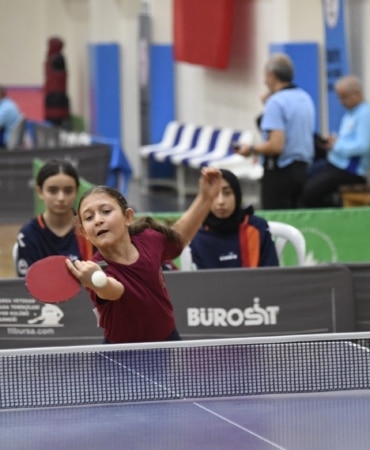 OSMANGAZİ BELEDİYESİ, MASA TENİSİNE EV SAHİPLİĞİ YAPTI 27 İLDEN 16 ERKEK, 16 KADIN TAKIMI VE 184 SPORCU KATILIM SAĞLADI