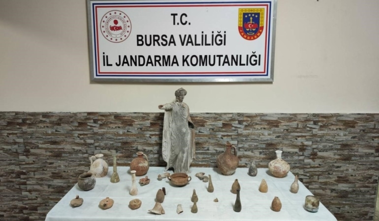 BURSA'DA TARİHİ ESER OPERASYONU: ROMA VE BİZANS OBJELERİ ELE GEÇİRİLDİ