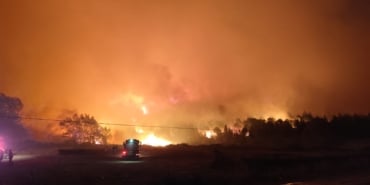 BURSA'DA ORMAN YANGINI...RÜZGARIN ETKİSİYLE BÜYÜDÜ