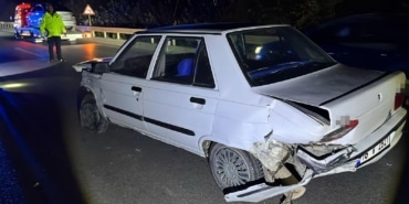 BURSA'DA BARİYERE ÇARPAN SÜRÜCÜ YARALANDI