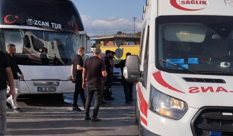GEMLİK'TE ZİNCİRLEME KAZA: 9 İŞÇİ YARALANDI