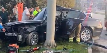 Direge-carpan-aracin-surucusu-agir-yaralandi_05-1