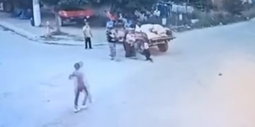 BURSA'DA TRAKTÖRÜN ALTINDA KALAN ÇOCUĞUN GÖRÜNTÜLERİ ORTAYA ÇIKTI