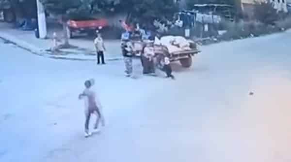 BURSA'DA TRAKTÖRÜN ALTINDA KALAN ÇOCUĞUN GÖRÜNTÜLERİ ORTAYA ÇIKTI