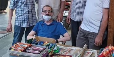 VİCDANSIZ HIRSIZ ENGELLİ VATANDAŞIN PARASINI ÇALDI