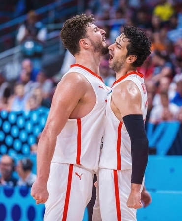 YARI FİNALDEYİZ! 🇹🇷A Erkek Milli Takımımız, FIBA 2025 Avrupa Şampiyonası çeyrek final maçında