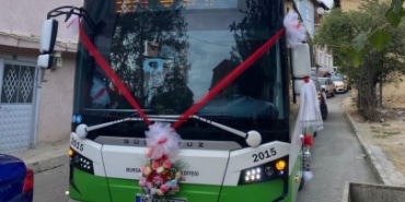 bursa-da-otobus-gelin-arabasi-gibi-suslendi-1759128981-411_small