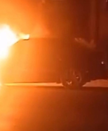 bursada-seyir-halindeki-arac-alev-topuna-dondu