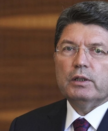 chp-istanbul-il-kongresinin-iptal-edilmesi-bakan-tunctan-aciklama-geldi-qhyk