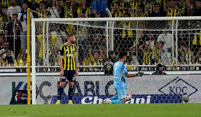fenerbahce-903te-yedigi-golle-beraberlige-razi-oldu-1yph