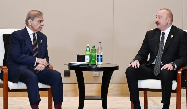 son-dakika-azerbaycan-cumhurbaskani-aliyev-pakistan-basbakani-serif-ile-bir-araya-geldi-zfgl