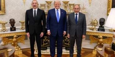 trumptan-aliyev-ve-pasinyan-aciklamasi-barisi-saglamak-buyuk-bir-onur-irj5