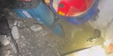 yaramaz-kedi-kaza-kaza-kendini-topraga-gomdu