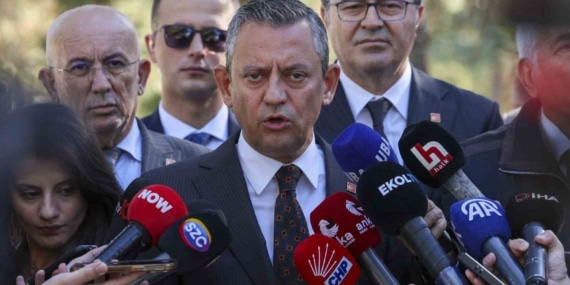 CHP GENEL BAŞKANI ÖZEL: "SAYIN BAKIRHAN'IN İFADE ETTİĞİ GÖRÜŞLERE KATILMIYORUM, EN SERT ŞEKİLDE KARŞI ÇIKIYORUM FAKAT..."