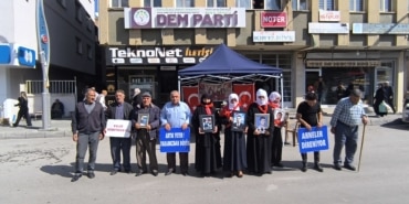 MUŞ'TA AİLELERİN DEM PARTİ ÖNÜNDEKİ EYLEMİ SÜRÜYOR