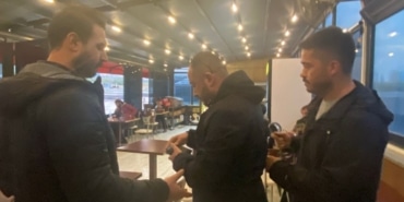 DOLANDIRICI AVUKAT SUÇÜSTÜ YAKALANDI: CEZAEVİNDEN ÇIKTI, AYNI SUÇLA GERİ DÖNDÜ MÜVEKKİLLERİNİ TAHLİYE SÖZÜYLE DOLANDIRAN AVUKAT SUÇÜSTÜ YAKALANDI