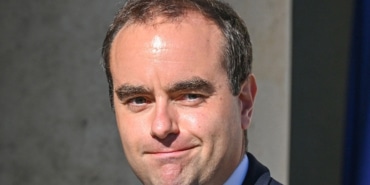 son-dakika-fransanin-yeni-atanan-basbakani-lecornu-istifa-etti-rnvj