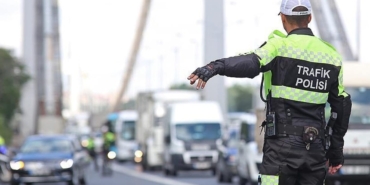 trafikte-yeni-duzenlemeler-uymayanlarin-ehliyeti-iptal-edilecek-acuw (1)