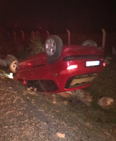 Çanakkale’de şarampole yuvarlanan otomobilin sürücüsü ö